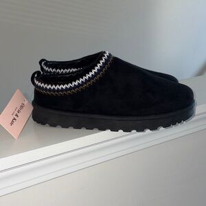 Olive & Kate Black Slip-On Women's Casual Shoe